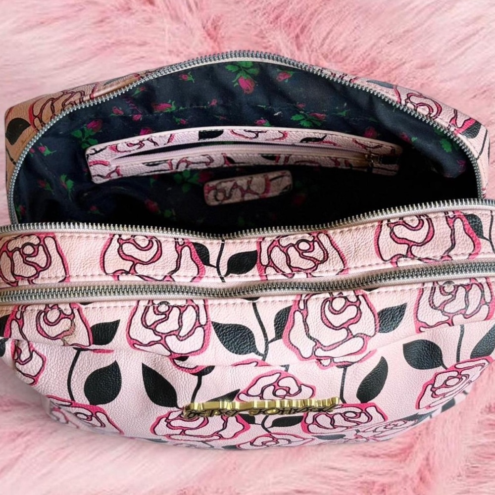 Betsey Johnson Large Pink Rose Floral Makeup Bag Travel Pouch Faux Vegan Leather - Picture 5 of 5